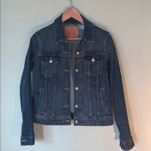 Classic Levi Strauss Jean jacket. Perfect! Size M